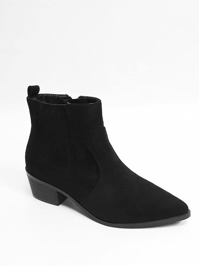 Mustad samsist saapad