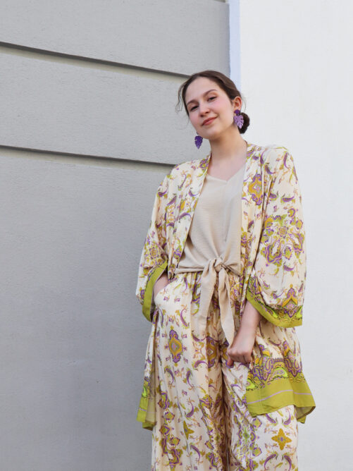 Kirju viskoosist kimono