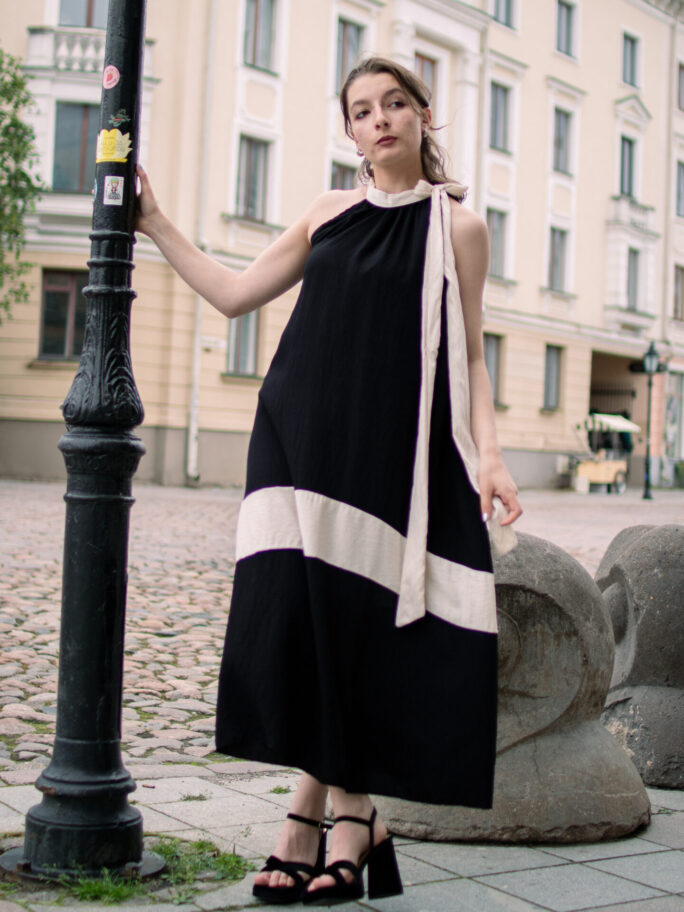 Seotava kaelusega kleit