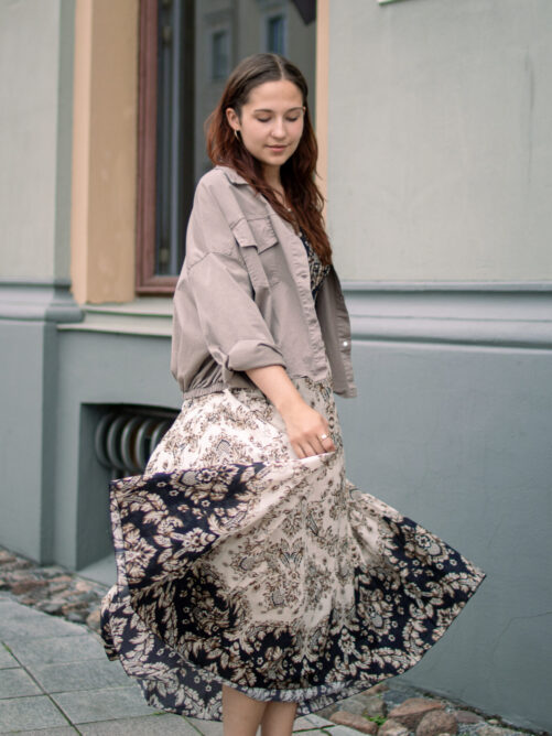 Kirju õlapaeltega kleit - Image 6