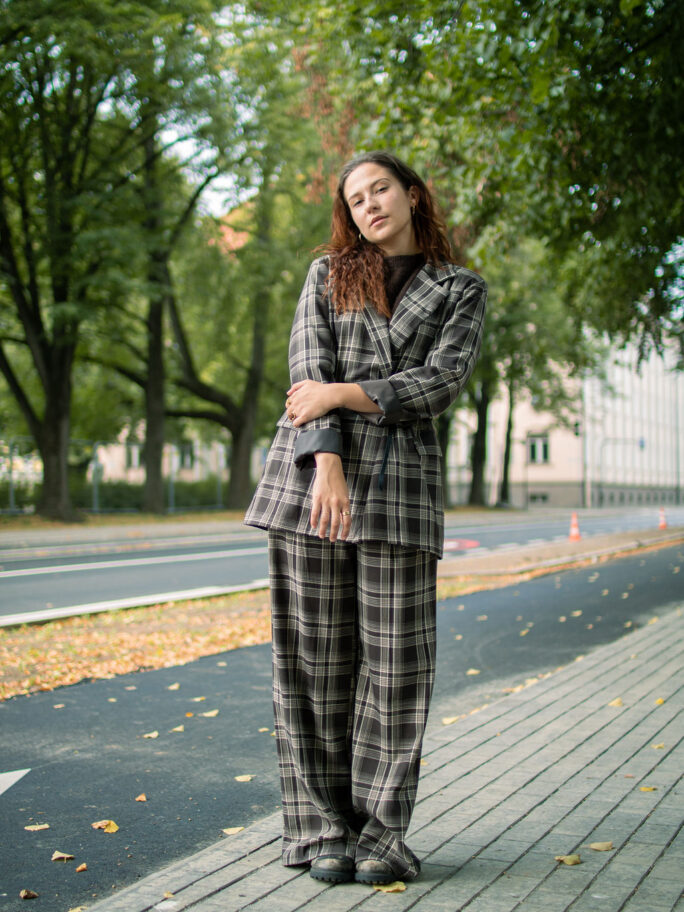 Ruuduline pintsak vööga