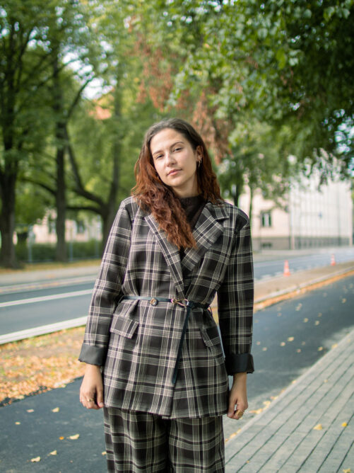Ruuduline pintsak vööga - Image 4
