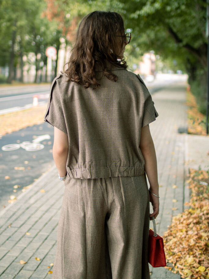 Lühike ruuduline jakk