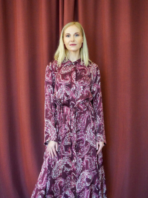 Kirju taskutega kleit