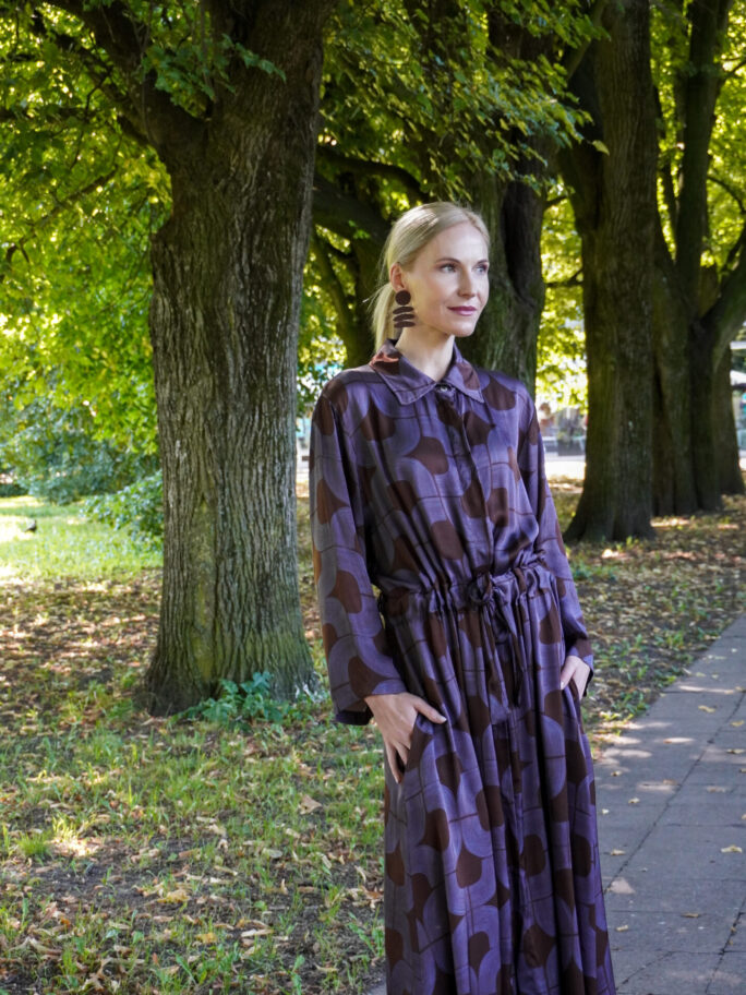Kirju taskutega kleit