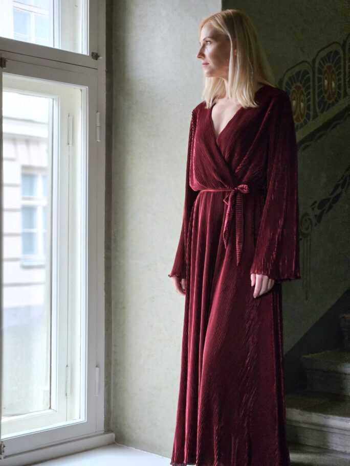 Plisseeritud bordoo kleit