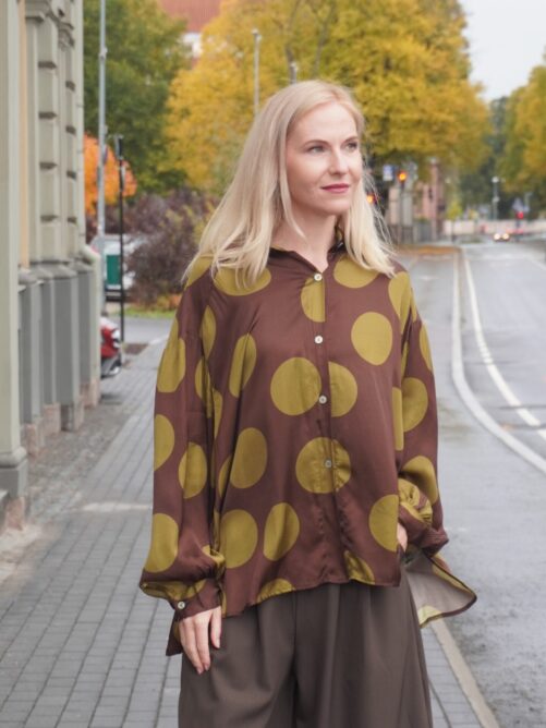 Täpiline siidist pluus - Image 3
