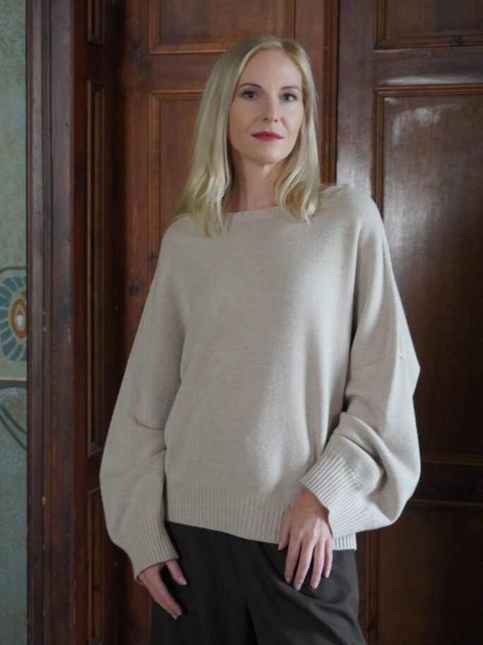 Avar laiade varrukatega kampsun