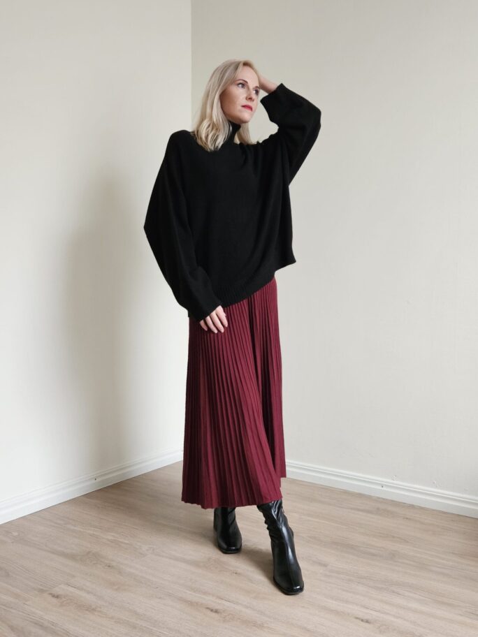 Avar laiade varrukatega kõrge kraega kampsun