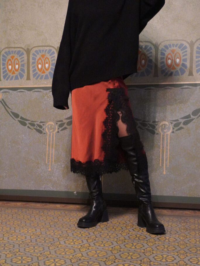 Punane pitsiga seelik