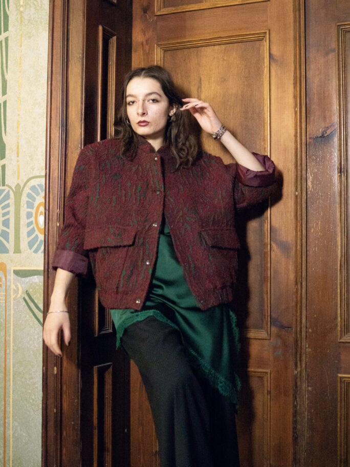 Punakas kirju bomber