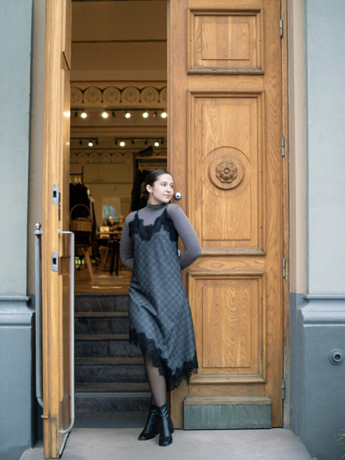 Ruuduline pitsiga kleit