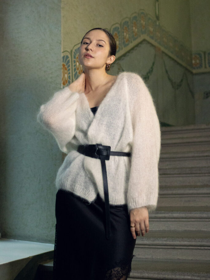 Valge mohäärkardigan