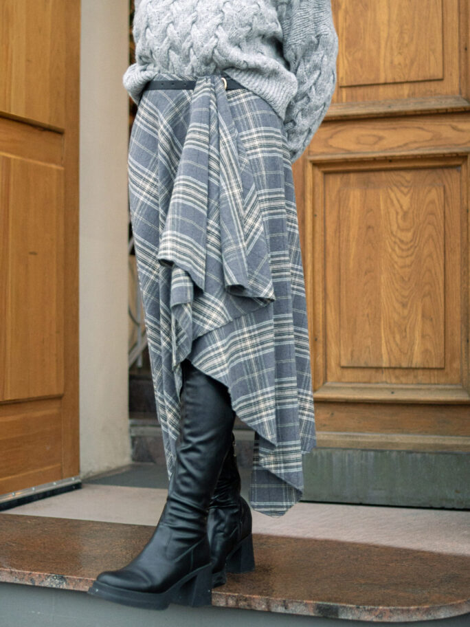 Hall asümeetriline seelik