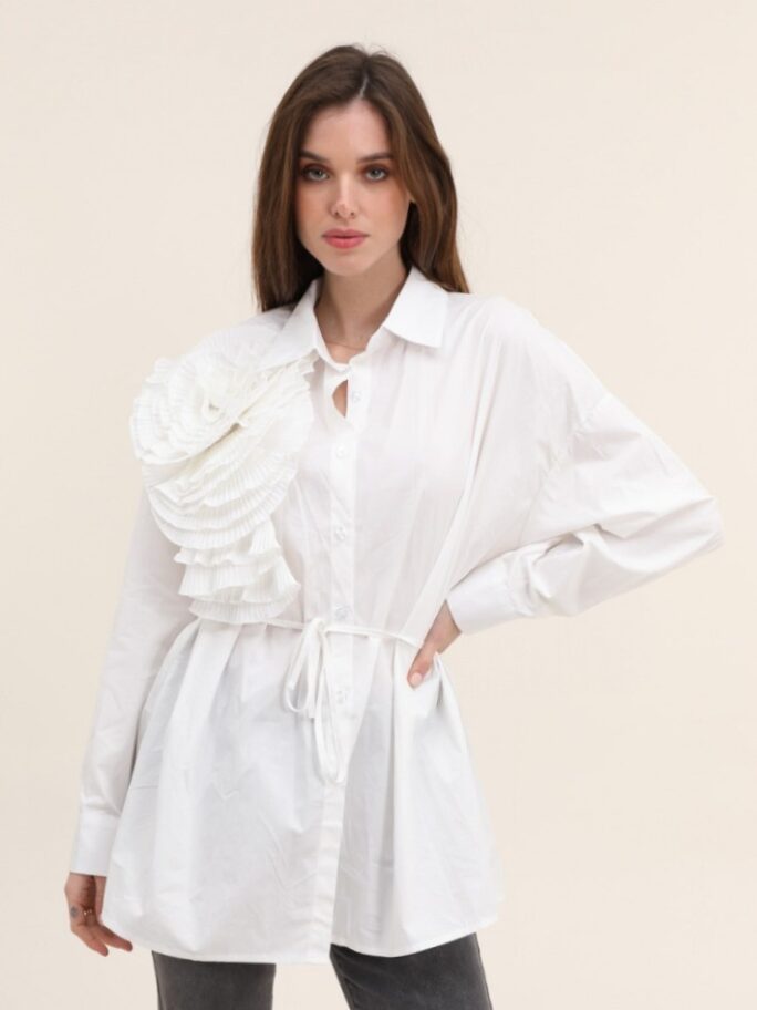 Valge puuvillane lillega pluus