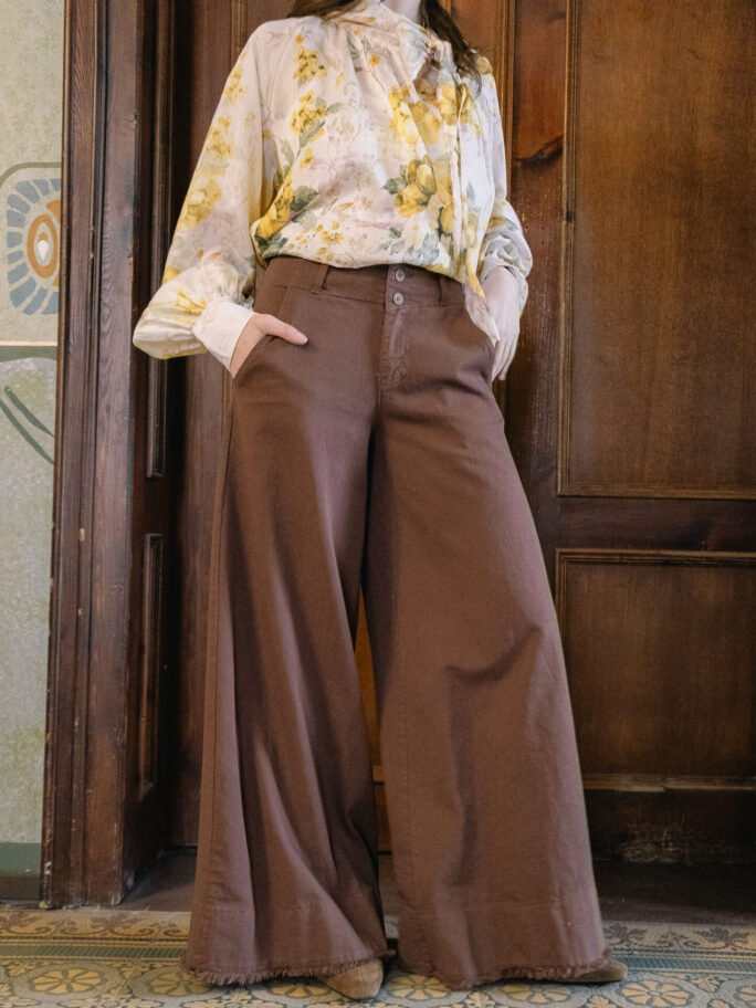 Laiad pruunid teksapüksid