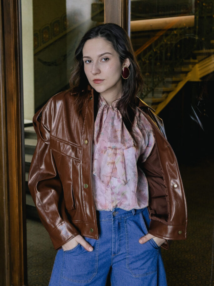 Pruun kunstnahast tagi