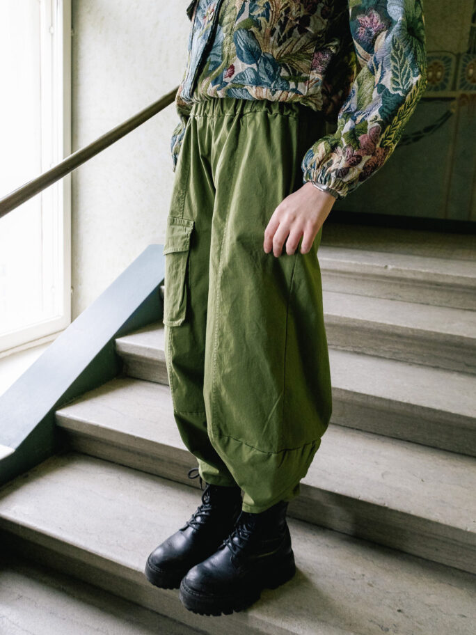 Rohelised taskuga püksid