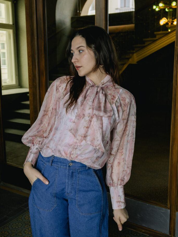 õhuline roosa pluus