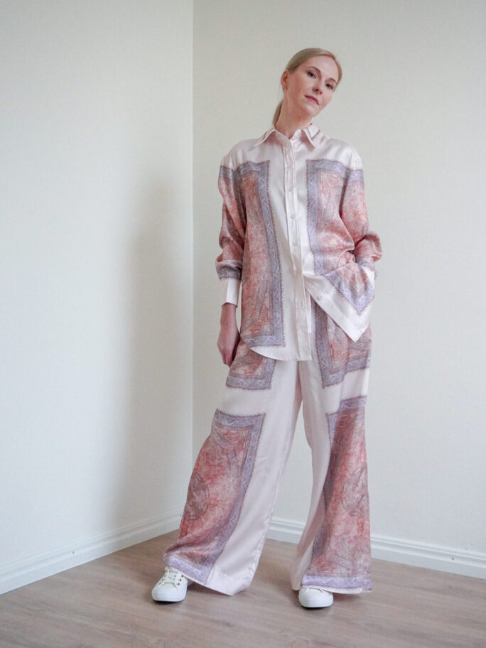 Roosad kirjud püksid