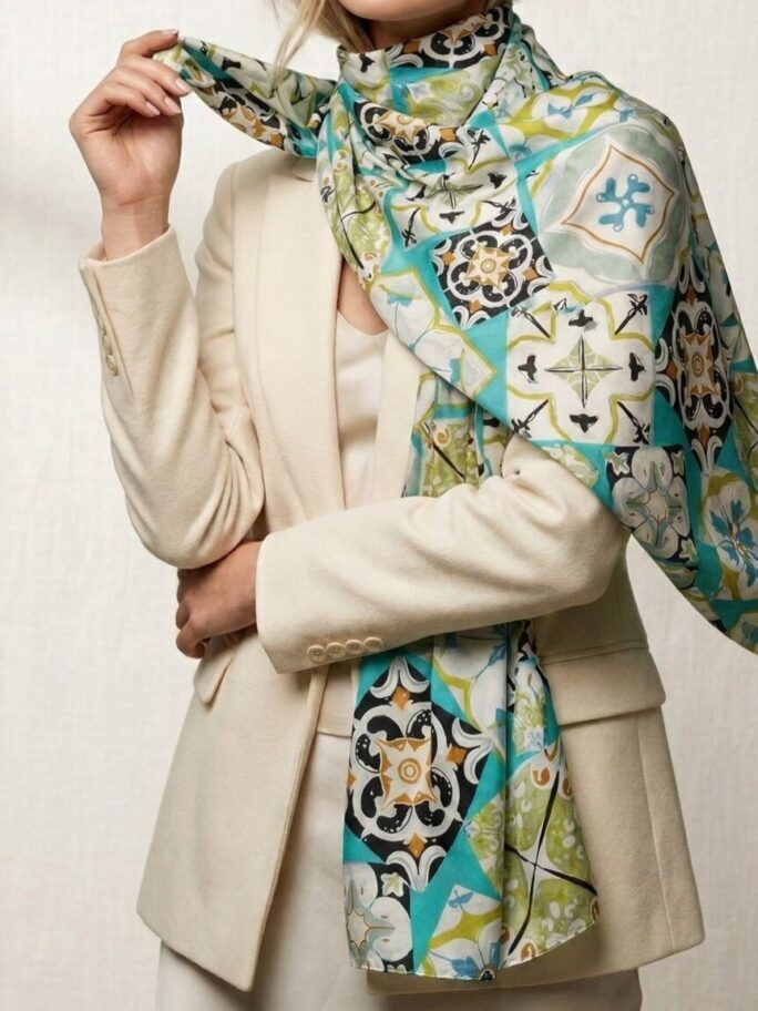 Suur siidisegune sall Suur siidisegune sall