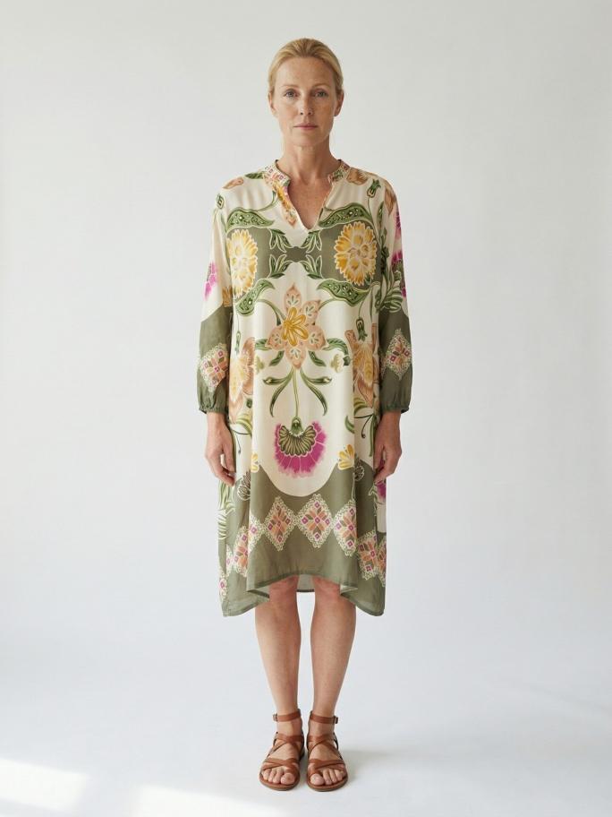 Rohekas kirju viskoosist kleit