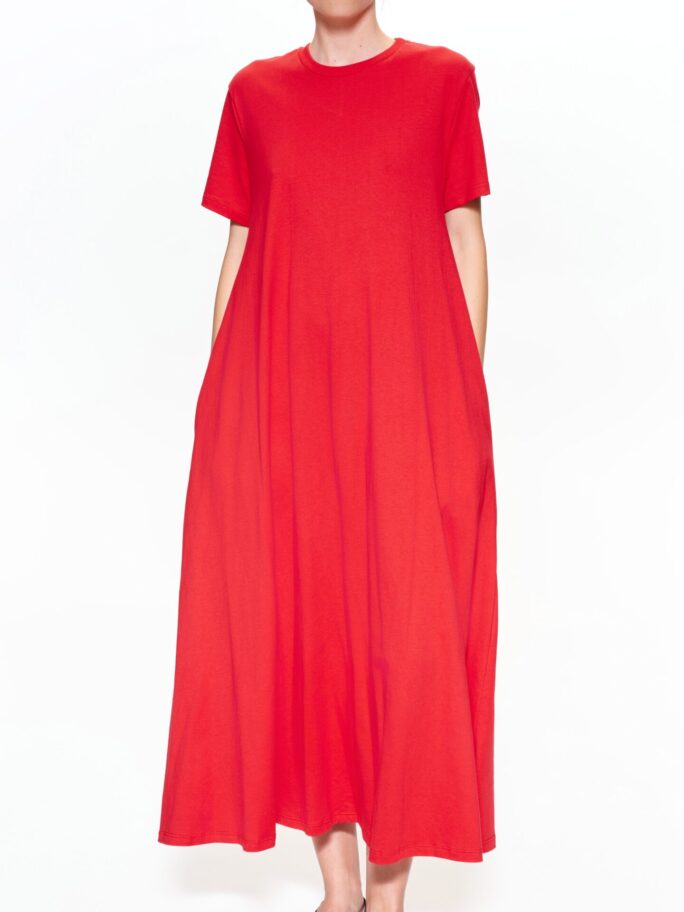 Punane puuvillane kleit