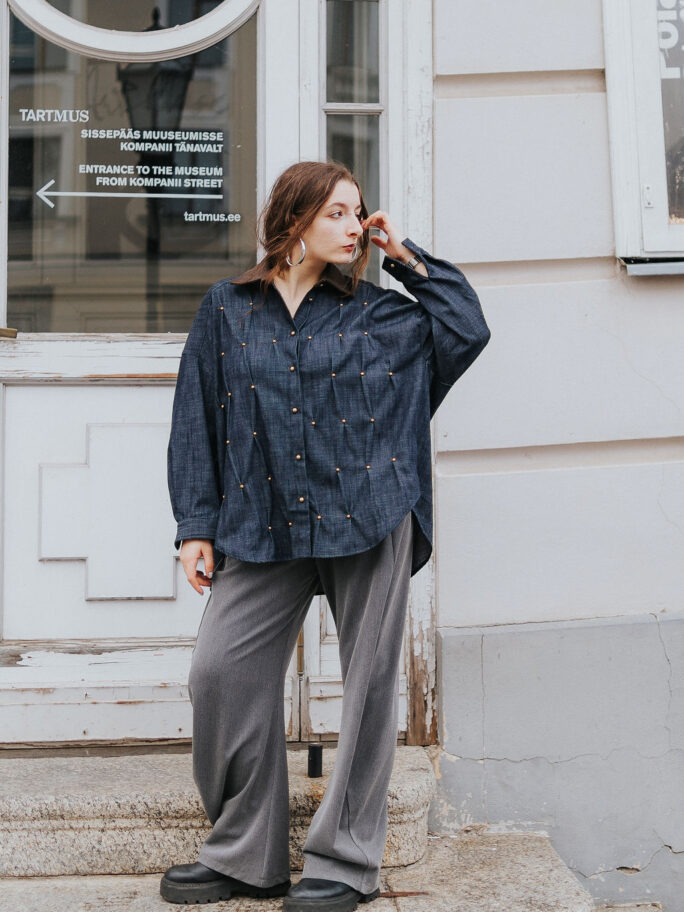 Avar denim särk neetidega